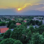 Pod Warszawą powstaje już więcej mieszkań niż domów?